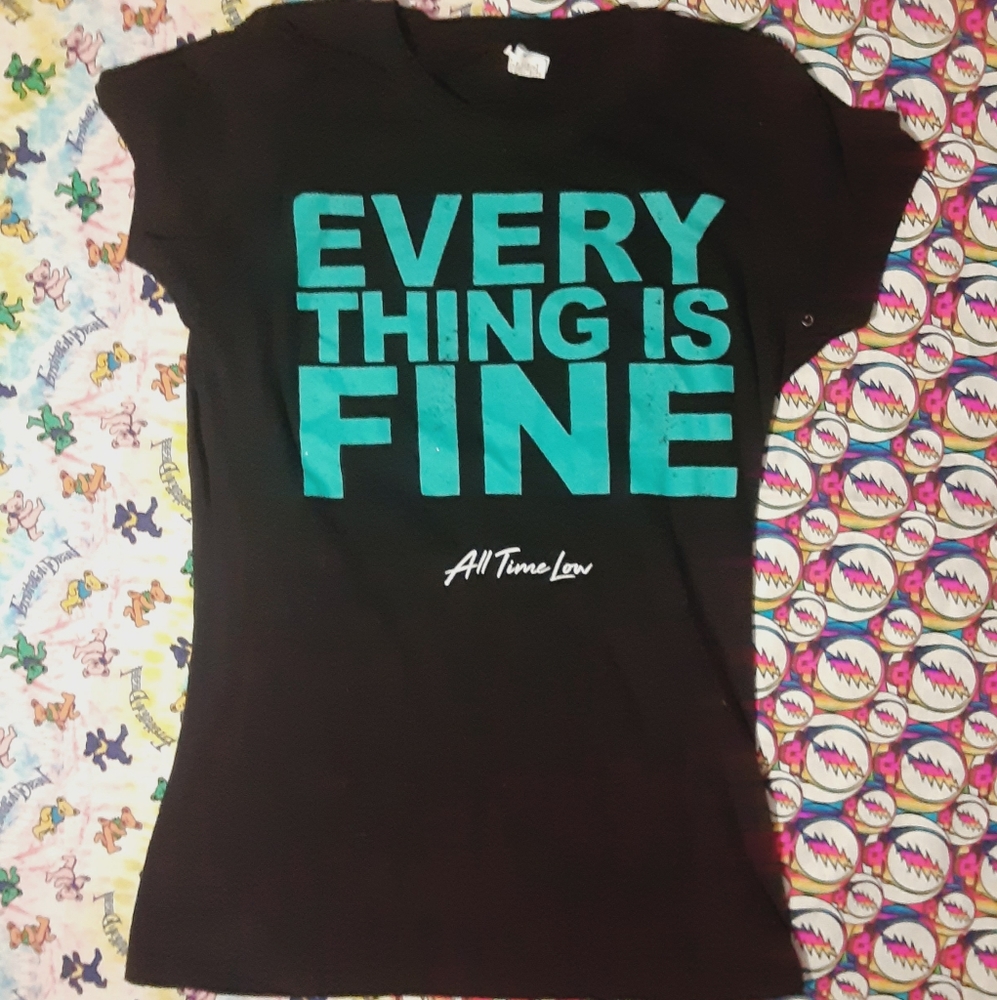 Hot Topic t shirt